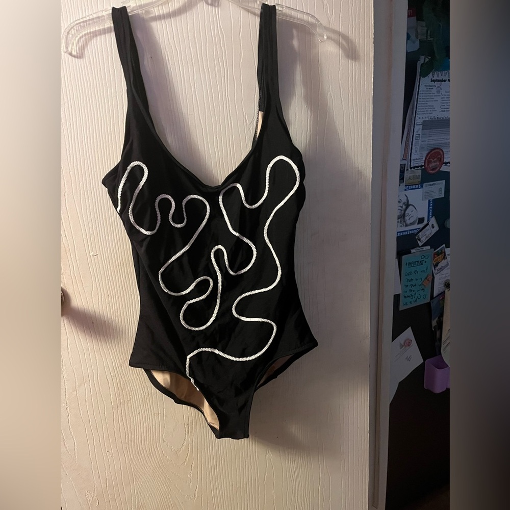 The Slim Suit Size 1x Black and White